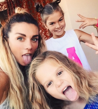 Анна Седокова и ее дочери