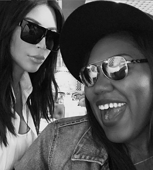 Беременная Ким Кардашьян посетила день рождение своей фанатки