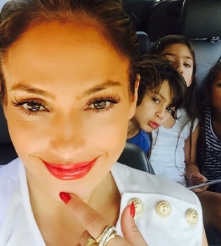 СМИ: Дженнифер Лопес и Каспер Смарт поженятся в октябре