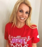 Прощай, блондинка: Бритни Спирс перекрасила волосы в фиолетово-голубой цвет