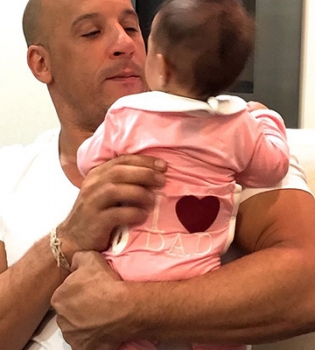 Вин Дизель растрогал публику фотографиями с малышкой-дочерью