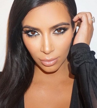 Беременная и голая: Ким Кардашьян полностью обнажилась