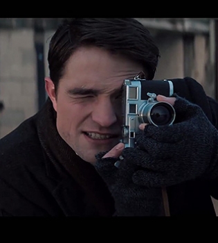 Неподражаемый Роберт Паттинсон блистает в трейлере нового фильма &quot;Жизнь&quot;