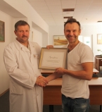 Вакарчук подарил госпиталю аппарат