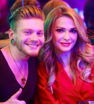 Александр Кривошапко и Ольга Сумская с мужем Виталием Борисюком