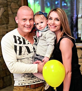 Вячеслав Узелков с семьей