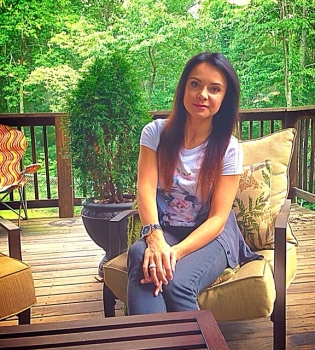 Лилия Подкопаева в вышиванке