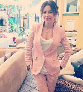 Ани Лорак повседневный стиль