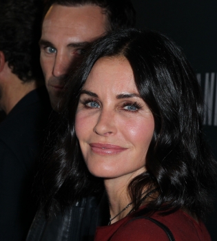 Кортни Кокс сделала пластическую операцию?