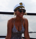 Сексуальная морячка: Бейонсе демонстрирует роскошную фигуру на яхте