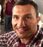 Наш чемпион: Владимир Кличко делает селфи в киевском метро