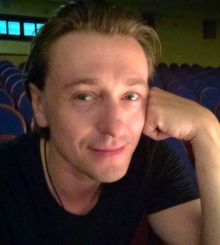 Сергей Безруков не носит обручальное кольцо