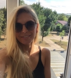 Брежнева обстригла волосы