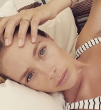 Еще горячее: Даутцен Крус соблазняет оголенными ягодицами в бассейне