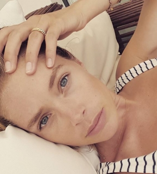 Еще горячее: Даутцен Крус соблазняет оголенными ягодицами в бассейне