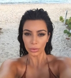 Сверхоткровенно: беременная Ким Кардашьян показала селфи груди