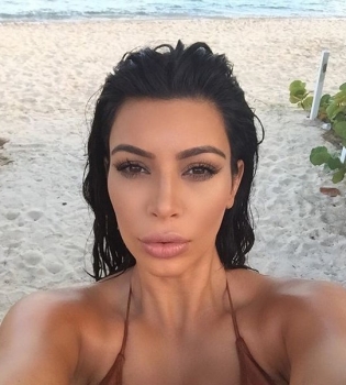 Сверхоткровенно: беременная Ким Кардашьян показала селфи груди