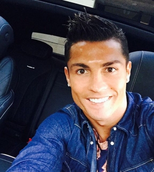 Криштиану Роналду тренируется в нижнем белье