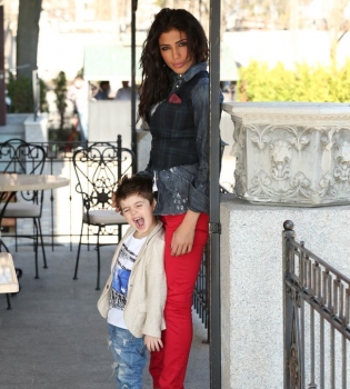 Санта Димопулос и ее сын