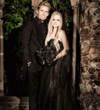 Официально: Аврил Лавин разводится с мужем