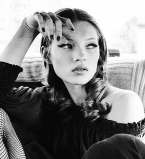 Привет из 90-х: в сеть попали эксклюзивные снимки юной Кейт Мосс