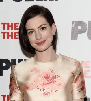 Энн Хэтэуэй призналась, что теряет роли из-за актрис помоложе