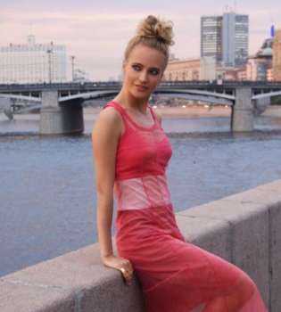 Глюкоза дала советы по уходу за лицом