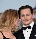 Влюбленные и счастливые: Эмбер Херд и Джонни Депп блистают в Венеции