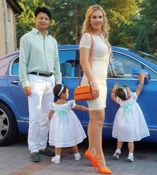 По-семейному: Камалия отпраздновала двухлетие своих дочерей