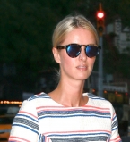 Стройная и загоревшая: Ники Хилтон впервые появилась на публике после свадьбы