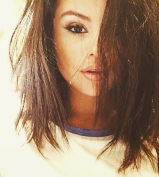 Сверхоткровенно: Селена Гомес полностью разделась для обложки нового альбома