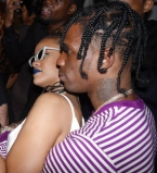 Рианна подтвердила слухи о романе с Трэвисом Скоттом страстным поцелуем