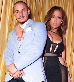 Дженнифер Лопес сняла домашнее видео с возлюбленным Каспером Смартом