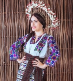 Маша Собко в украинском народном костюме