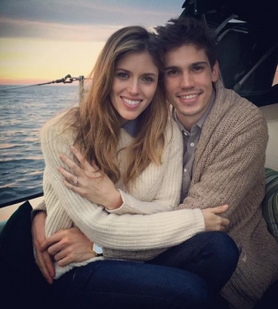 Звезда сериала &laquo;Дневники вампира&raquo; Кайла Юэлл вышла замуж