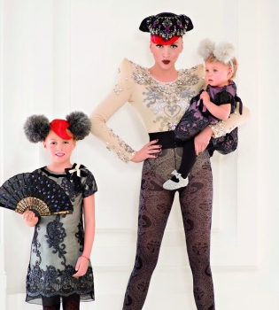 Оля Полякова с детьми в фотосессии для Viva!