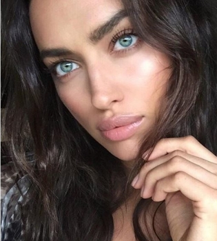 Неподражаемая Ирина Шейк стала главной звездой показа Diane Von Furstenberg