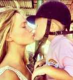 Сказочный день рождения: Глюкоза отпраздновала 4-летие дочери