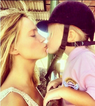 Сказочный день рождения: Глюкоза отпраздновала 4-летие дочери