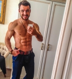Экс-Холостяк Сергей Мельник похвастался подкаченным телом