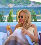 Развода не будет: Бейонсе и Джей Зи отдыхают с дочкой в Италии