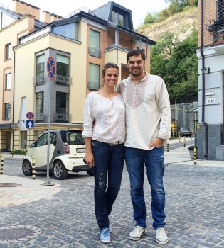 Лето продолжается: супруга экс-Холостяка показала фото с отдыха