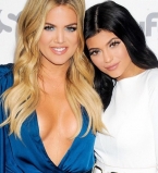 Осторожно, горячо: сестры Кардашьян станцевали сексуальный танец ягодиц