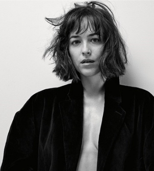 Дакота Джонсон откровенно рассказала о личной жизни: &quot;Думаю, парни меня боятся&quot;