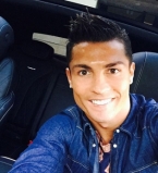 Домашний архив: Криштиану Роналду выложил в сеть личные фото с сыном