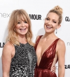 Кейт Хадсон показала детское фото с мамой Голди Хоун