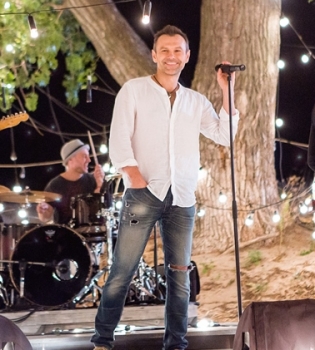 Океан Ельзи сняли потрясающий клип о пенсионерах в Украине