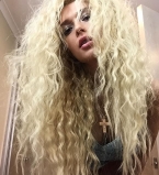 Солистка &laquo;ВИА Гры&raquo; Эрика Герцег показала точеную фигуру в прозрачном платье