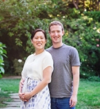 Редкий кадр: Марк Цукерберг показал фото с беременной женой