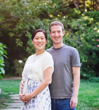 Редкий кадр: Марк Цукерберг показал фото с беременной женой